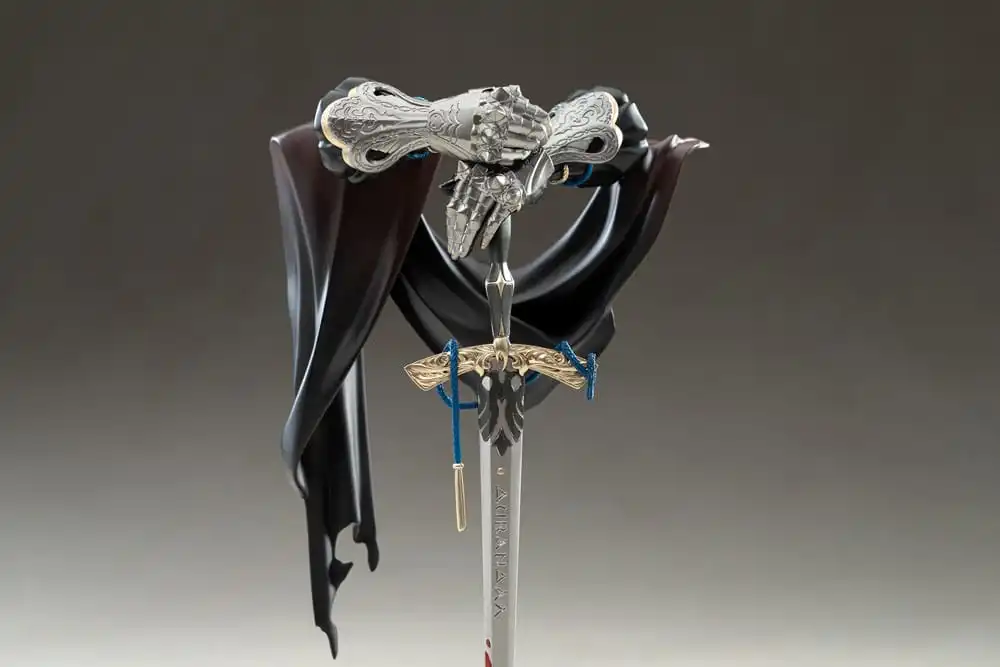 Reverse: 1999 Limepie Series PVC Statue Knight 17 cm